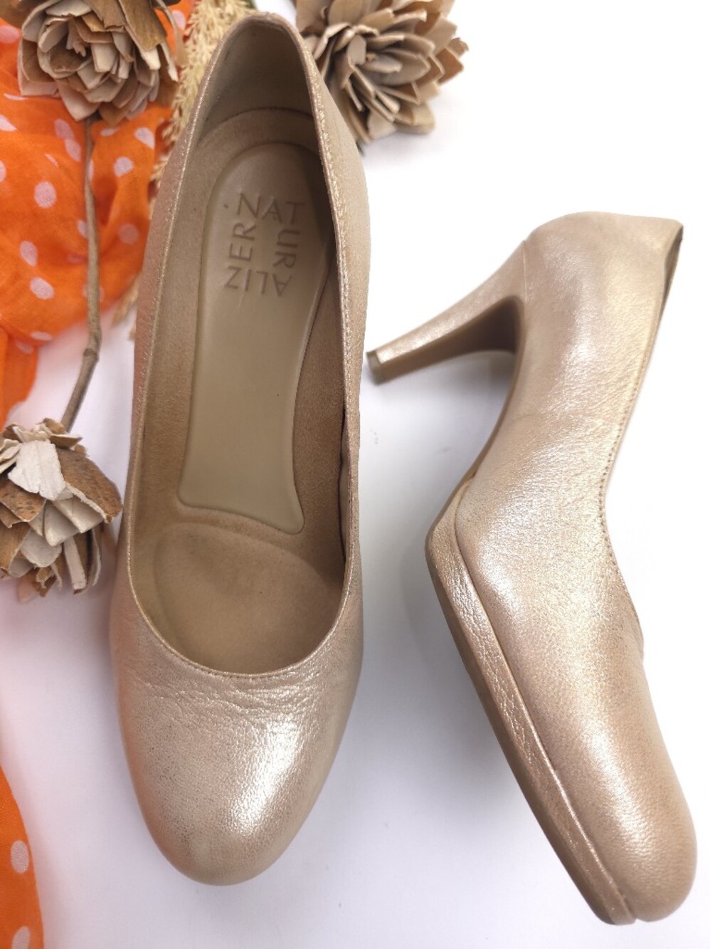 Naturalizer Rose Gold Metallic Heeled Pumps. 7.5w